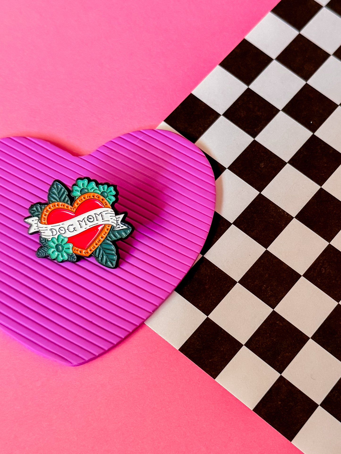 Dog Mom | Enamel Pin